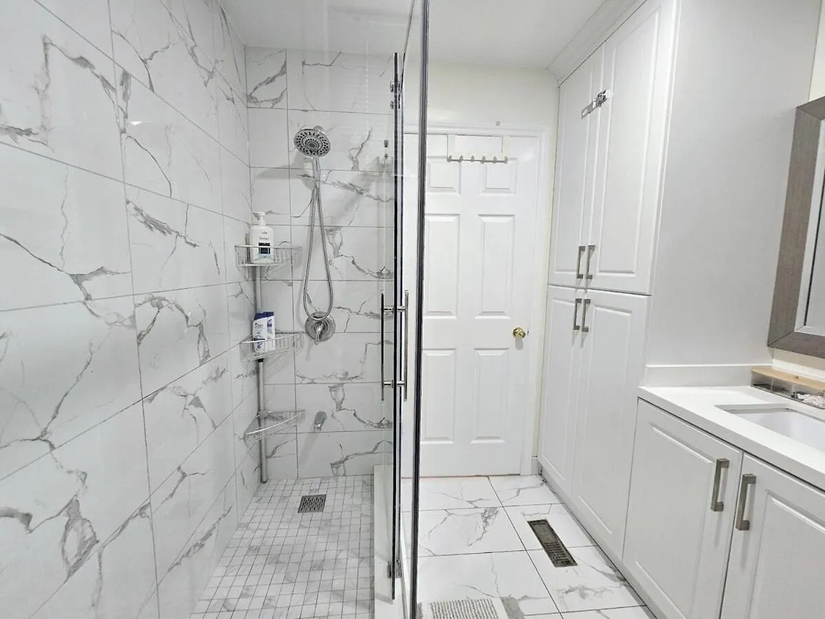 Mins Walk To Trinity Bellwood Park From Your Apartment Downtown Toronto 0*,  Kanada