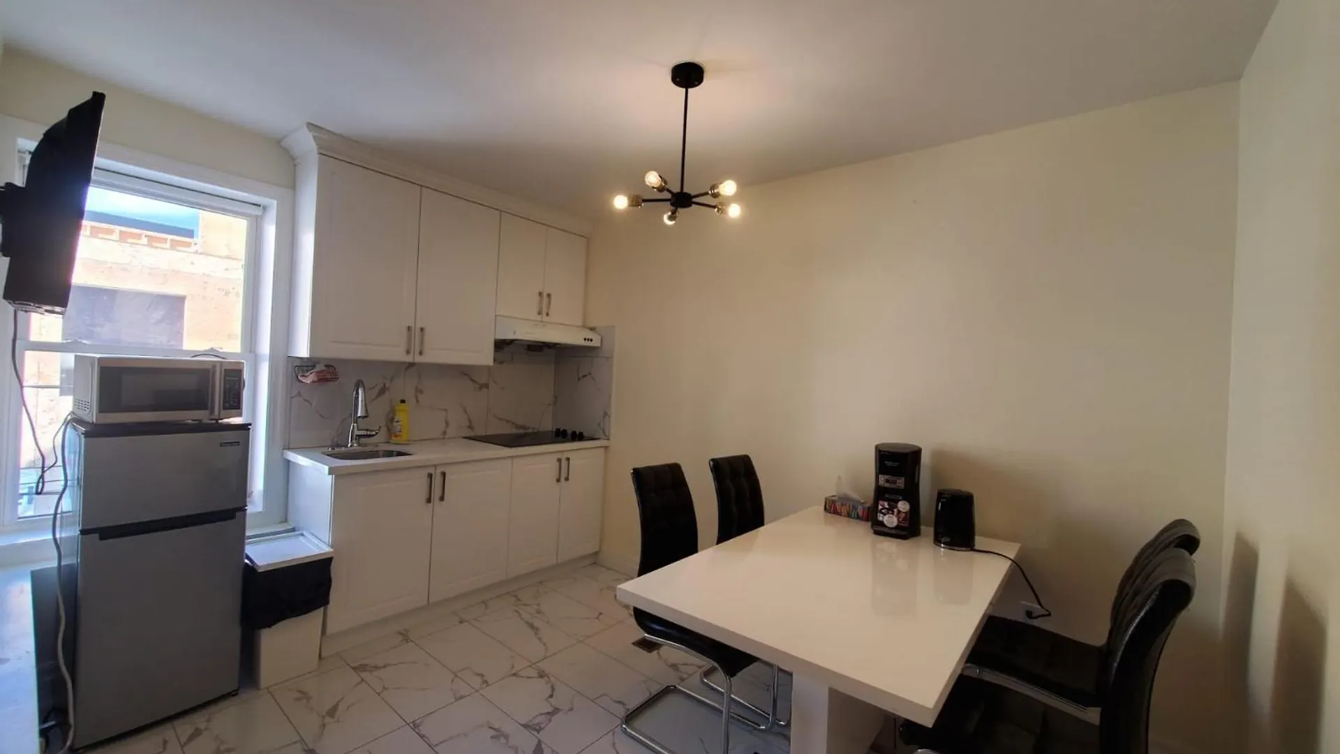 Mins Walk To Trinity Bellwood Park From Your Apartment Downtown Toronto Kanada