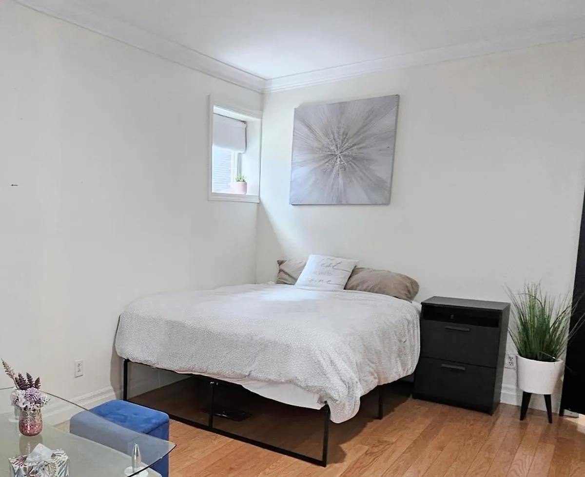 Mins Walk To Trinity Bellwood Park From Your Apartment Downtown Toronto 0*,